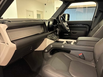 Used Land Rover Defender 2026 for sale - 78670768: Photo