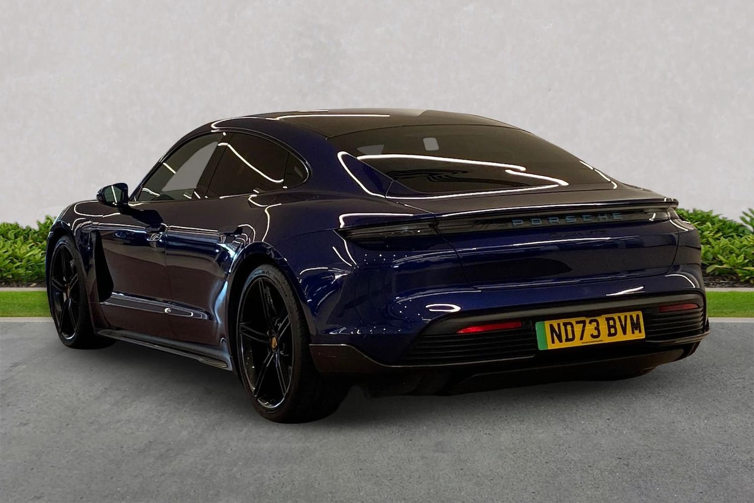 Used Porsche Taycan 2023 for sale - 76699393: Photo 2