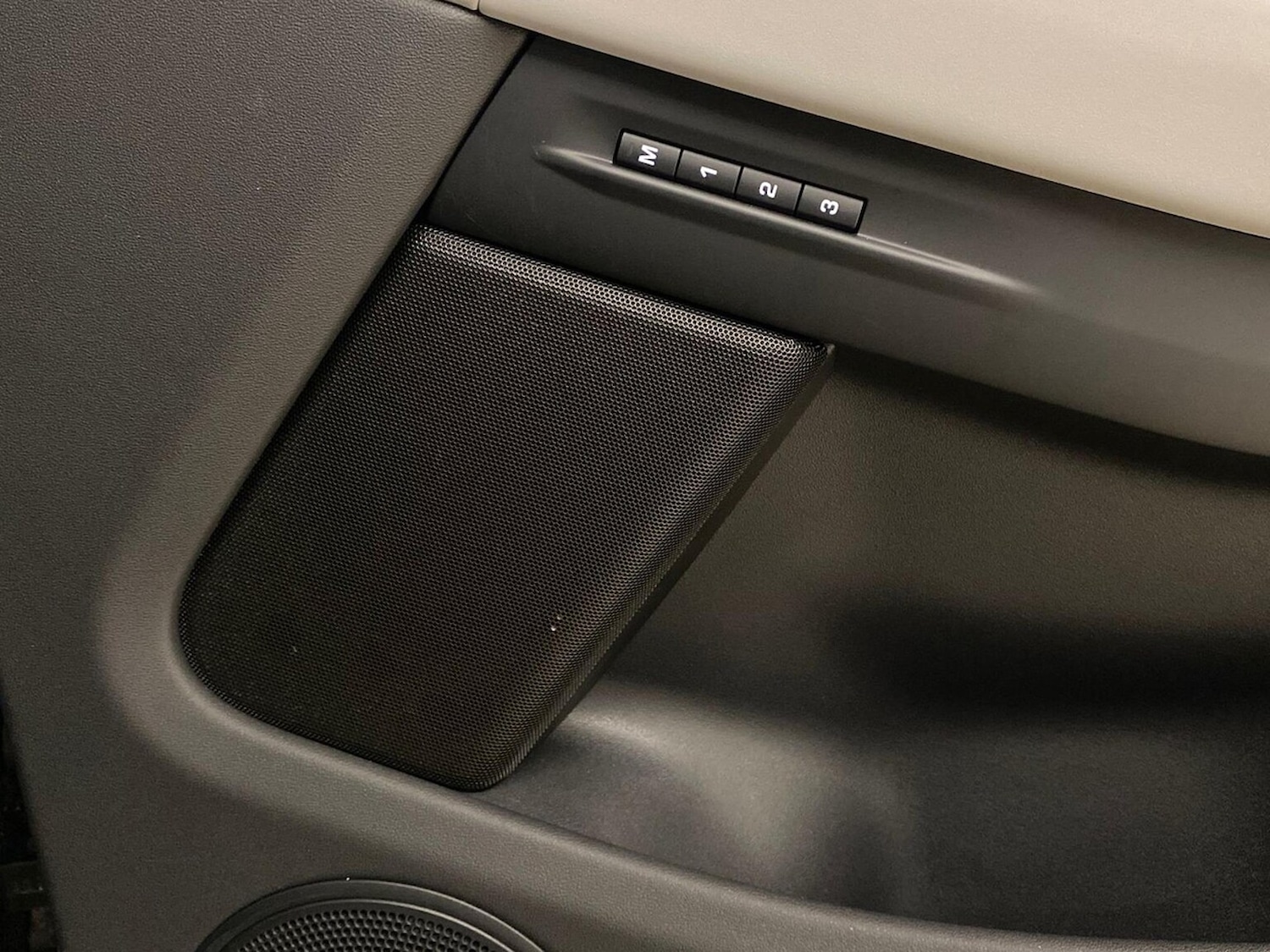 Used Land Rover Range Rover Evoque 2025 for sale - 77980028: Photo 24