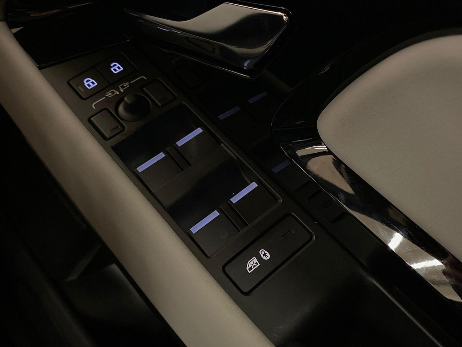 Used Land Rover Range Rover Evoque 2025 for sale - 77980028: Photo 34