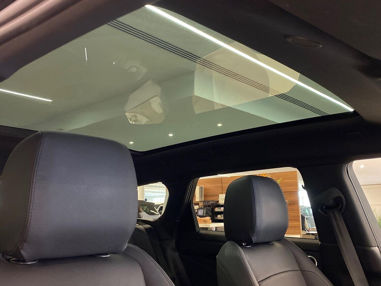 Used Land Rover Range Rover Evoque 2025 for sale - 76082490: Photo 21