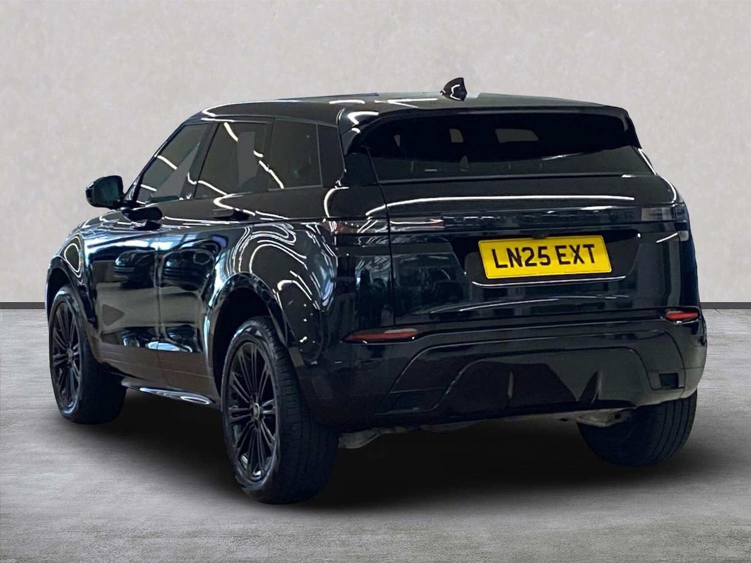 Used Land Rover Range Rover Evoque 2025 for sale - 76159562: Photo 2