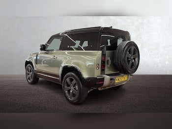 Used Land Rover Defender 2025 for sale - 79739640: Photo