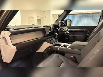 Used Land Rover Defender 2025 for sale - 79739640: Photo