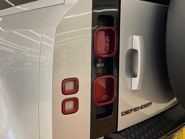 Used Land Rover Defender 2023 for sale - 76324607: Photo 19
