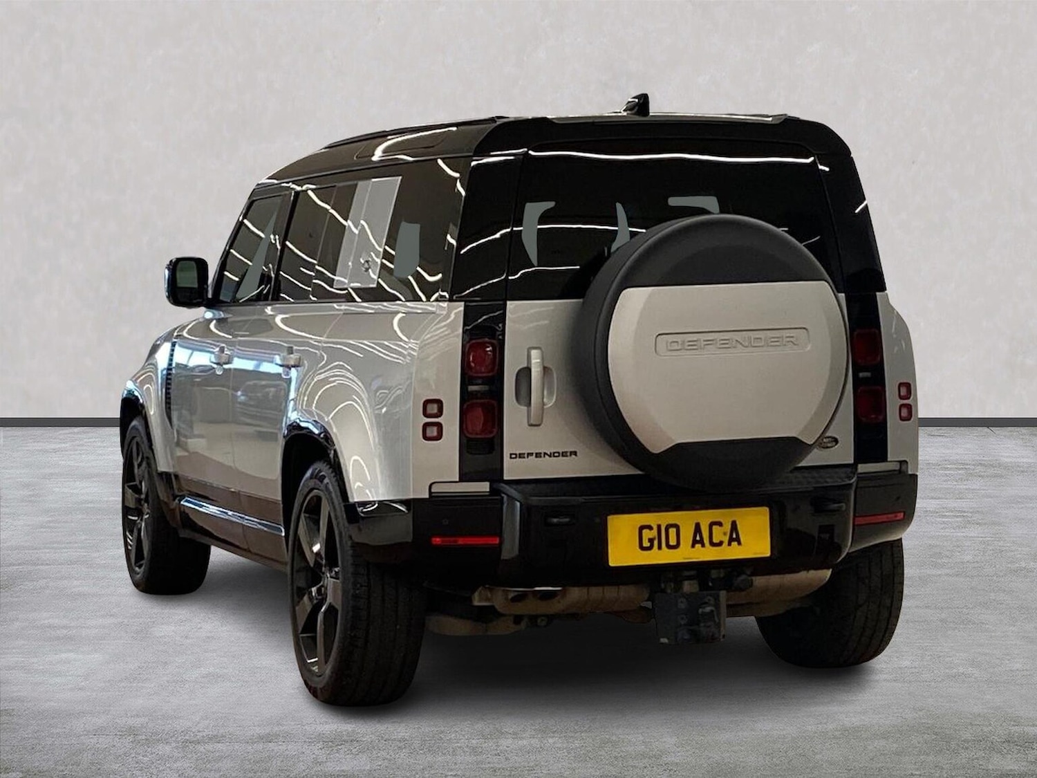Used Land Rover Defender 2023 for sale - 76324607: Photo 2