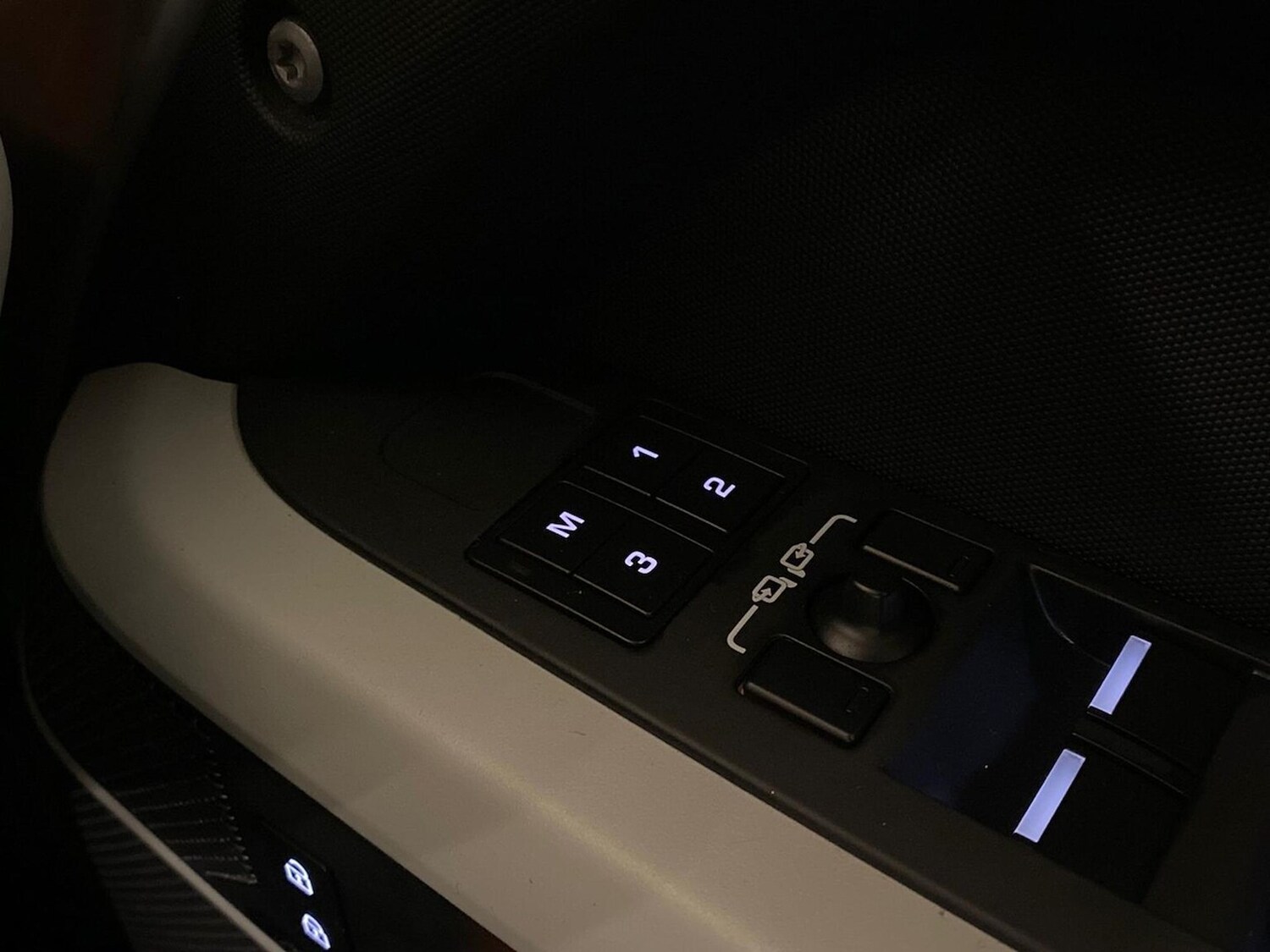 Used Land Rover Defender 2023 for sale - 76324607: Photo 25