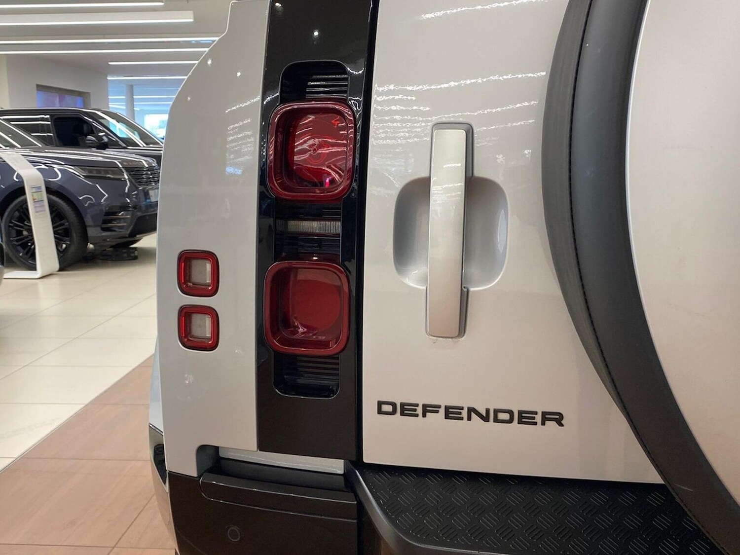 Used Land Rover Defender 2023 for sale - 76324607: Photo 26