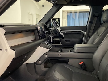 Used Land Rover Defender 2023 for sale - 76324607: Photo