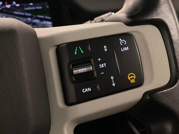 Used Land Rover Defender 2023 for sale - 76324607: Photo 40