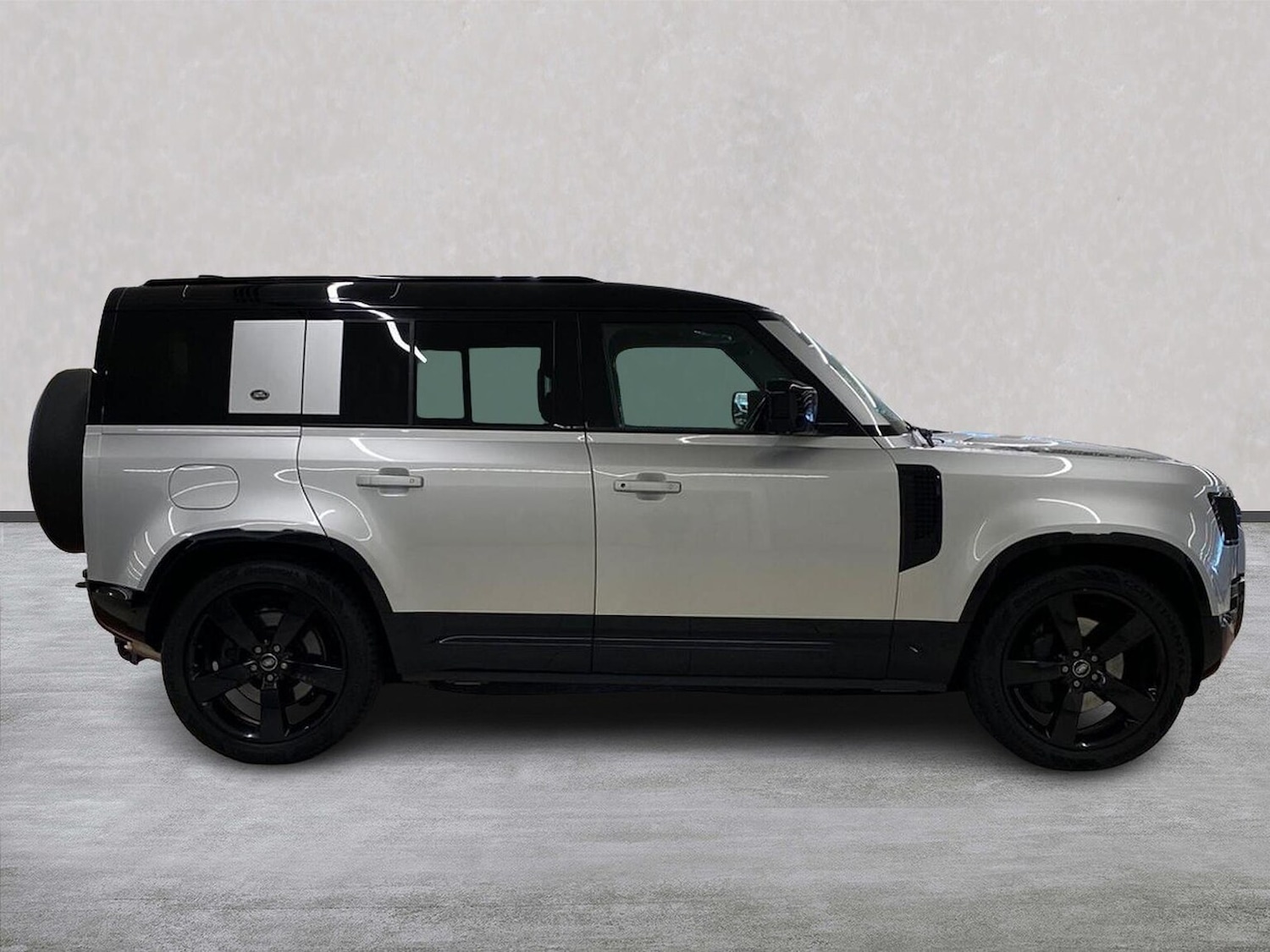 Used Land Rover Defender 2023 for sale - 76324607: Photo 5