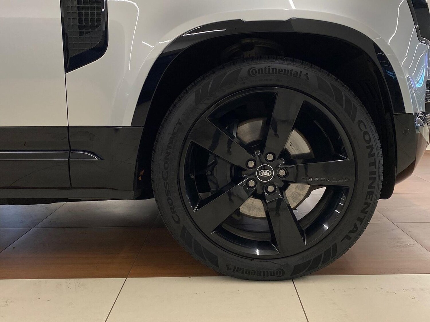 Used Land Rover Defender 2023 for sale - 76324607: Photo 8