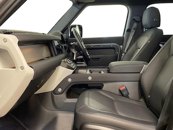 Used Land Rover Defender 2023 for sale - 75750116: Photo