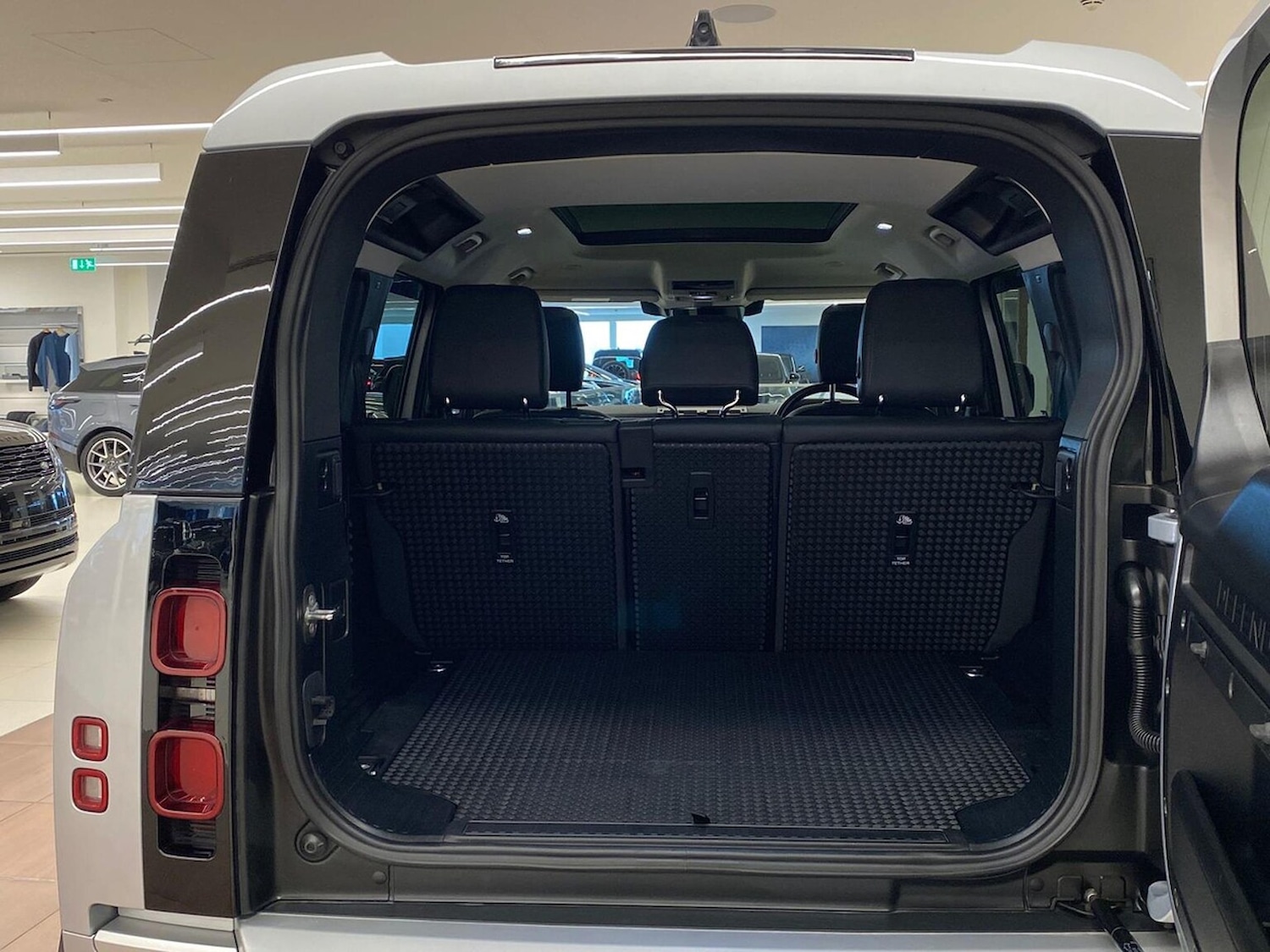 Used Land Rover Defender 2024 for sale - 78191453: Photo 12