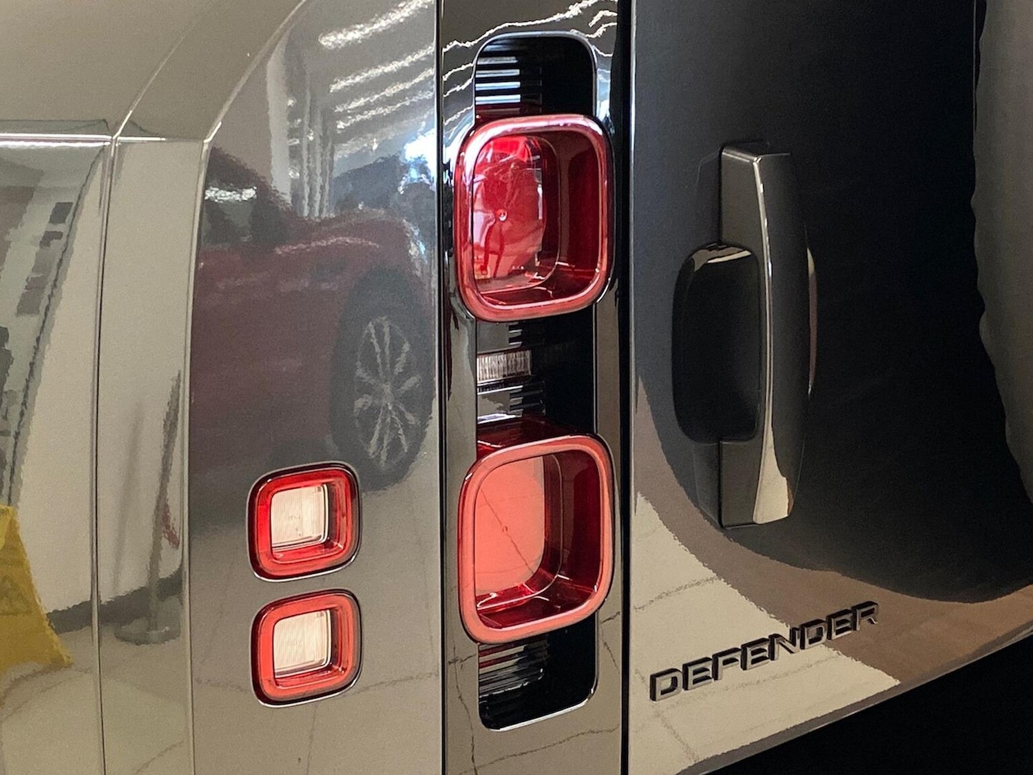 Used Land Rover Defender 2025 for sale - 76566552: Photo 26