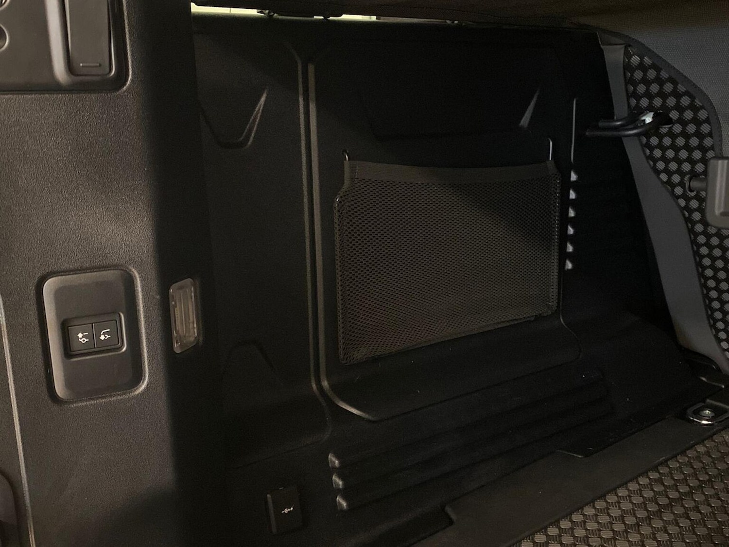 Used Land Rover Defender 2025 for sale - 76566552: Photo 27