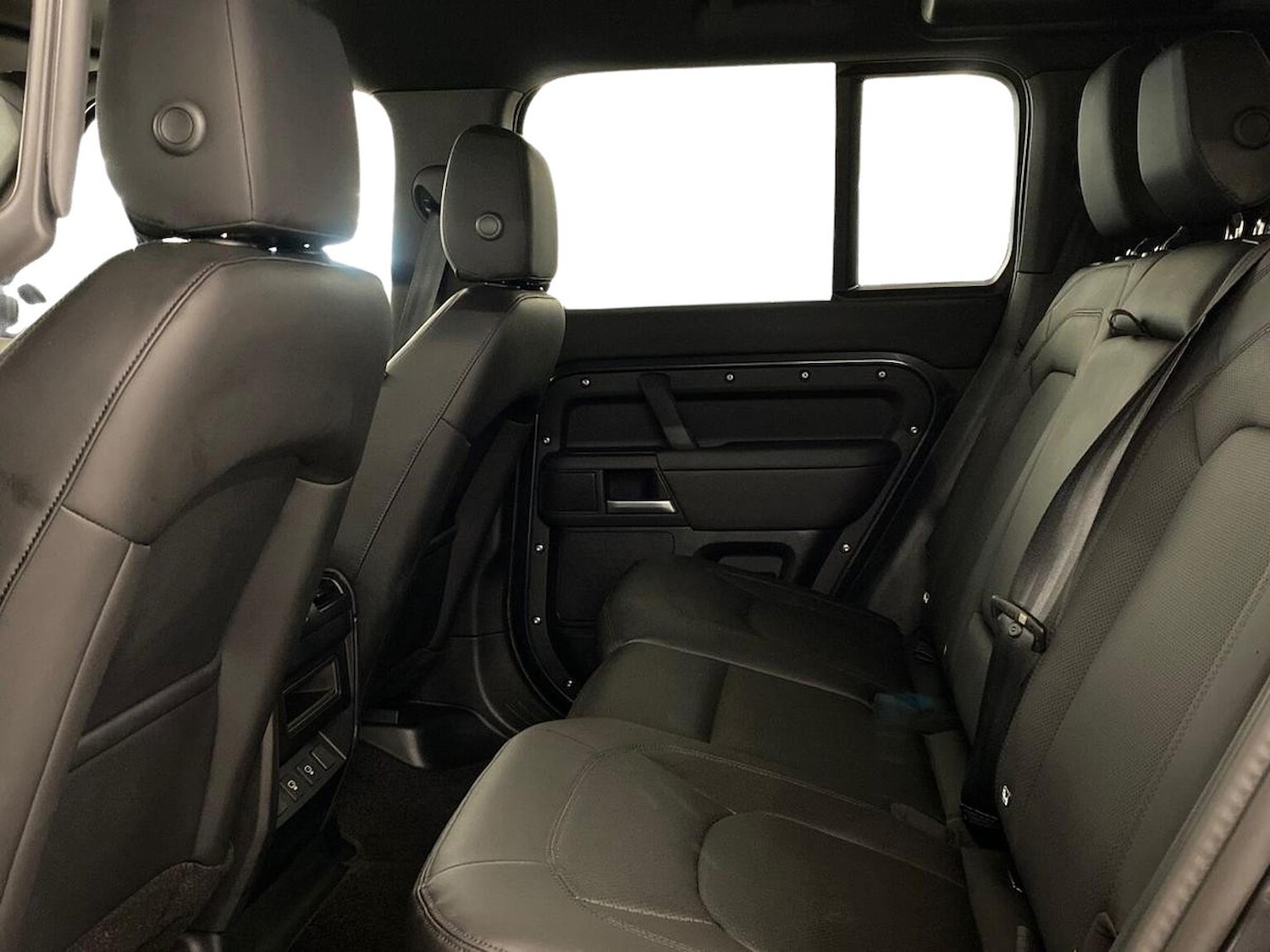 Used Land Rover Defender 2025 for sale - 76566552: Photo 4