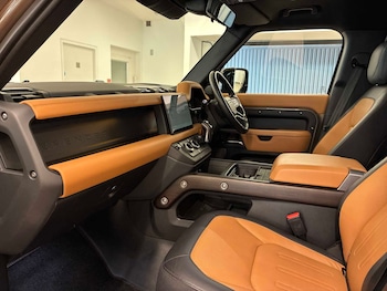 Used Land Rover Defender 2023 for sale - 78606009: Photo