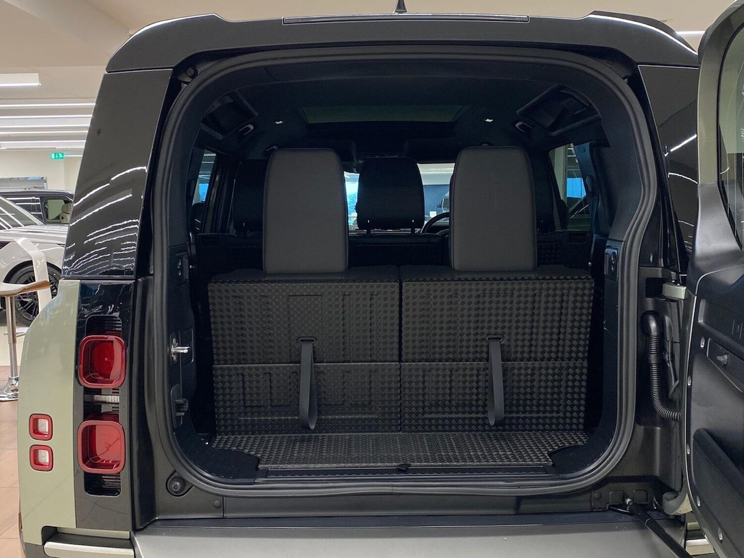 Used Land Rover Defender 2025 for sale - 77845299: Photo 30