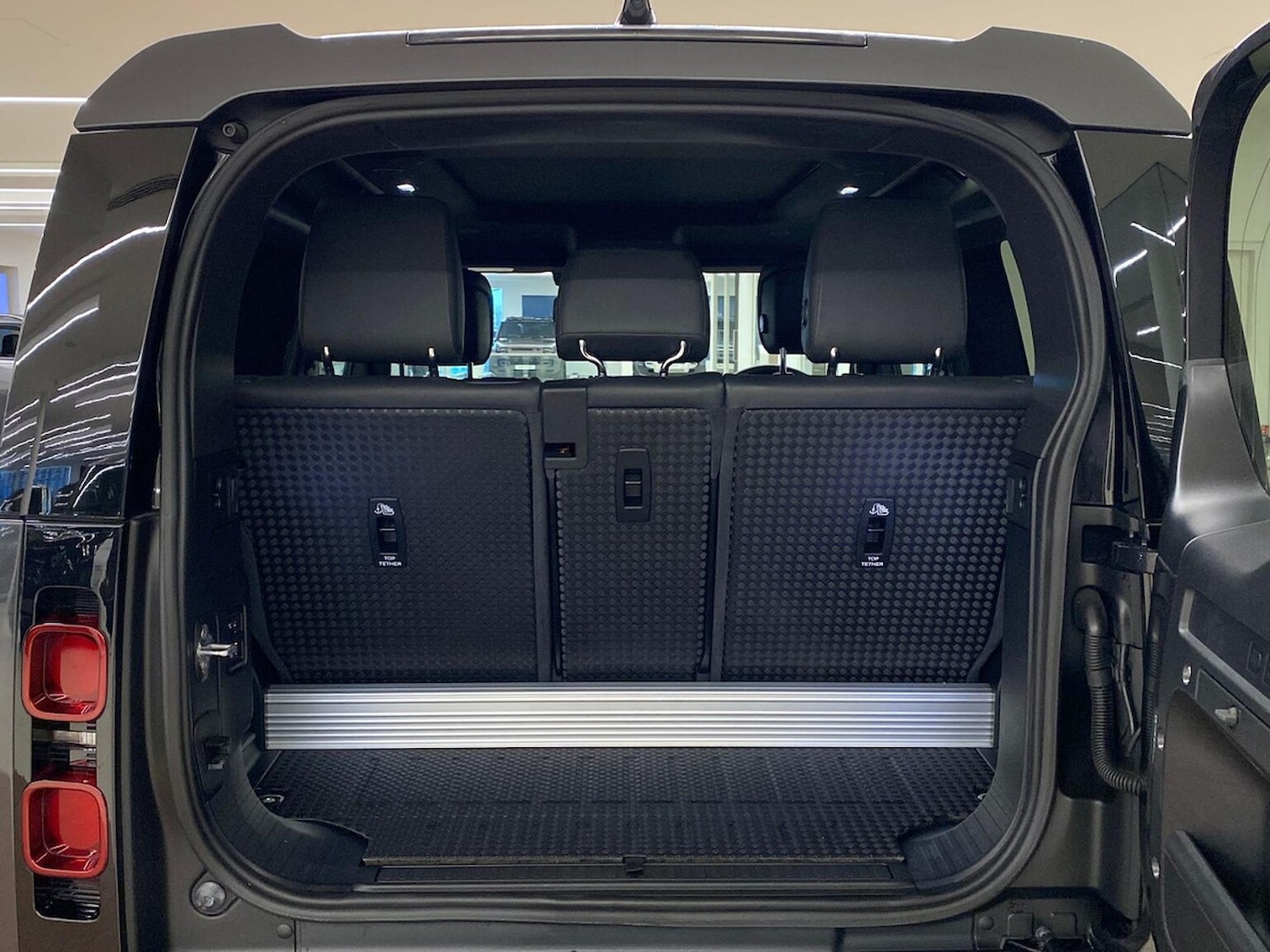 Used Land Rover Defender 2021 for sale - 77931720: Photo 10