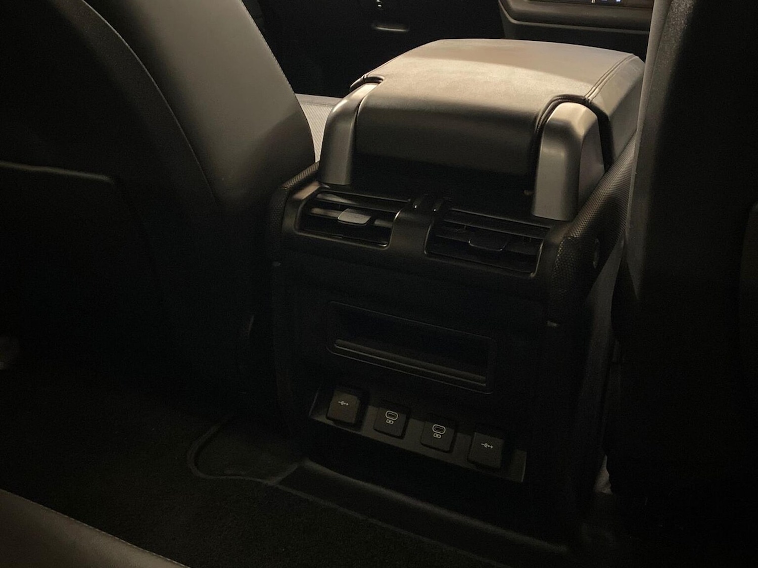 Used Land Rover Defender 2021 for sale - 77931720: Photo 18