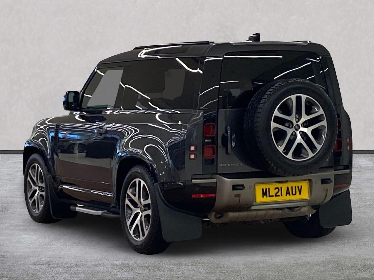 Used Land Rover Defender 2021 for sale - 77931720: Photo 2