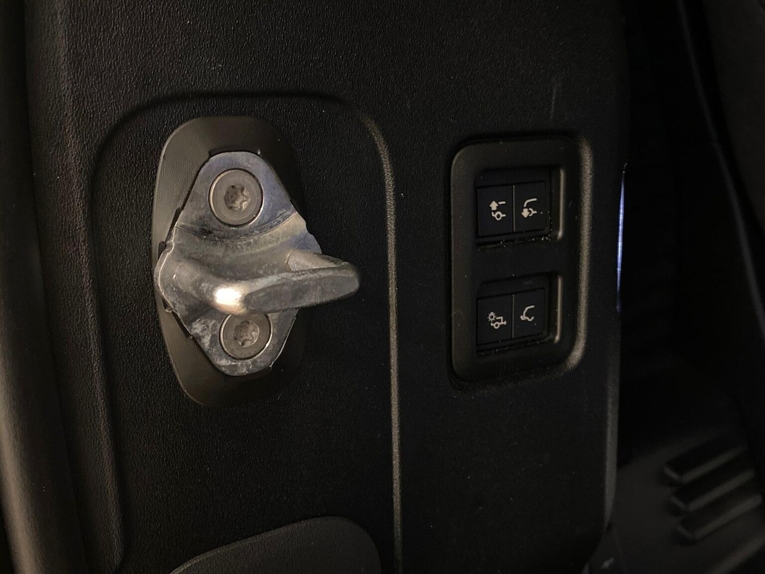 Used Land Rover Defender 2021 for sale - 77931720: Photo 27