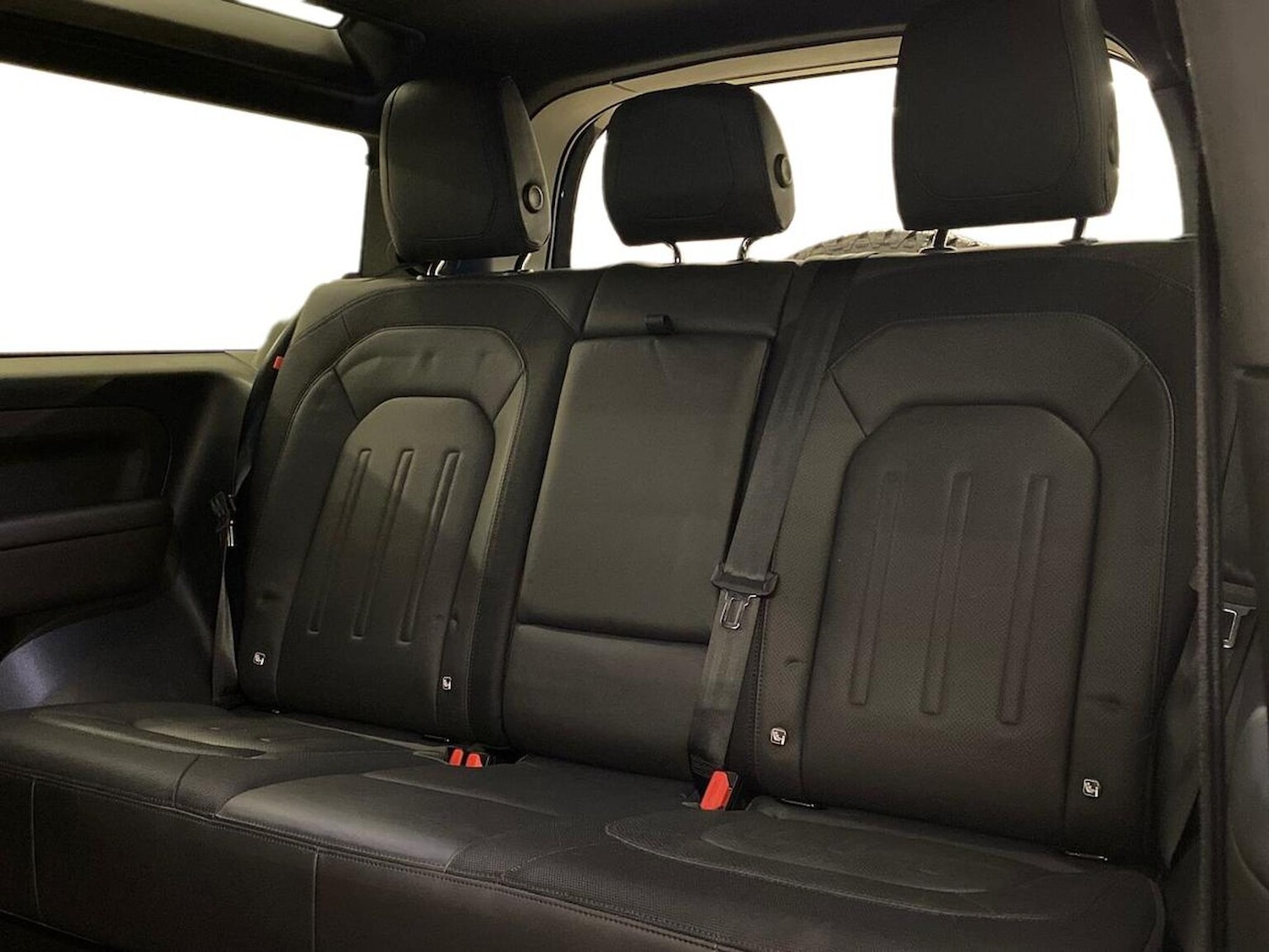 Used Land Rover Defender 2021 for sale - 77931720: Photo 4