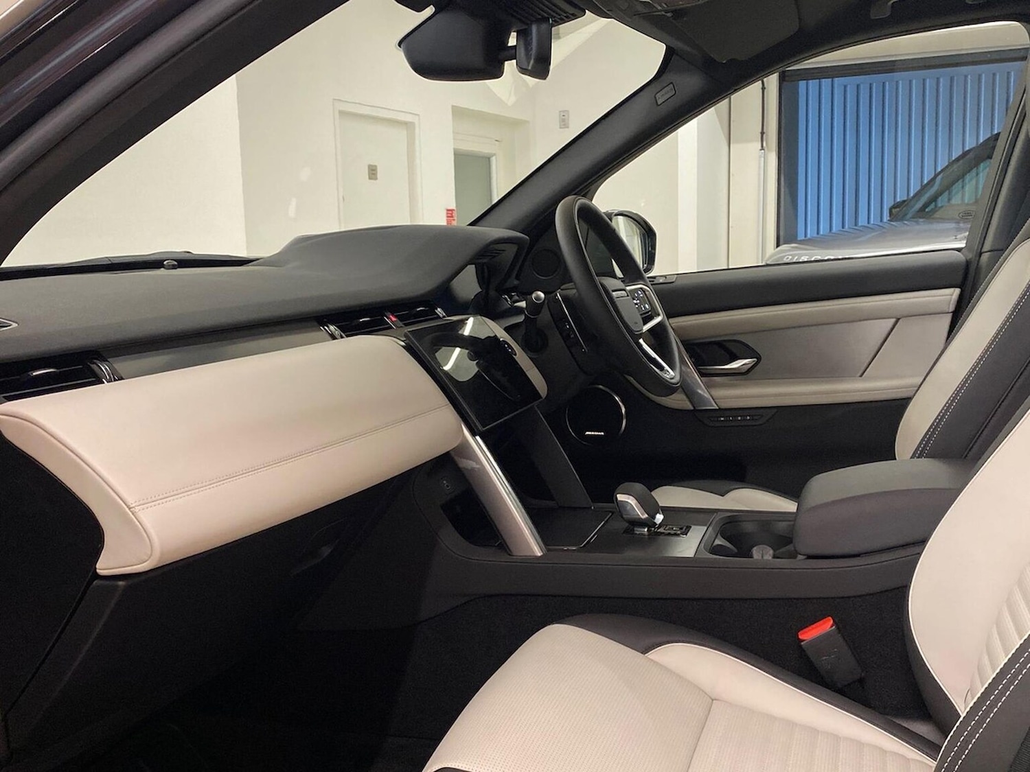 Used Land Rover Discovery Sport 2026 for sale - 77790349: Photo 3