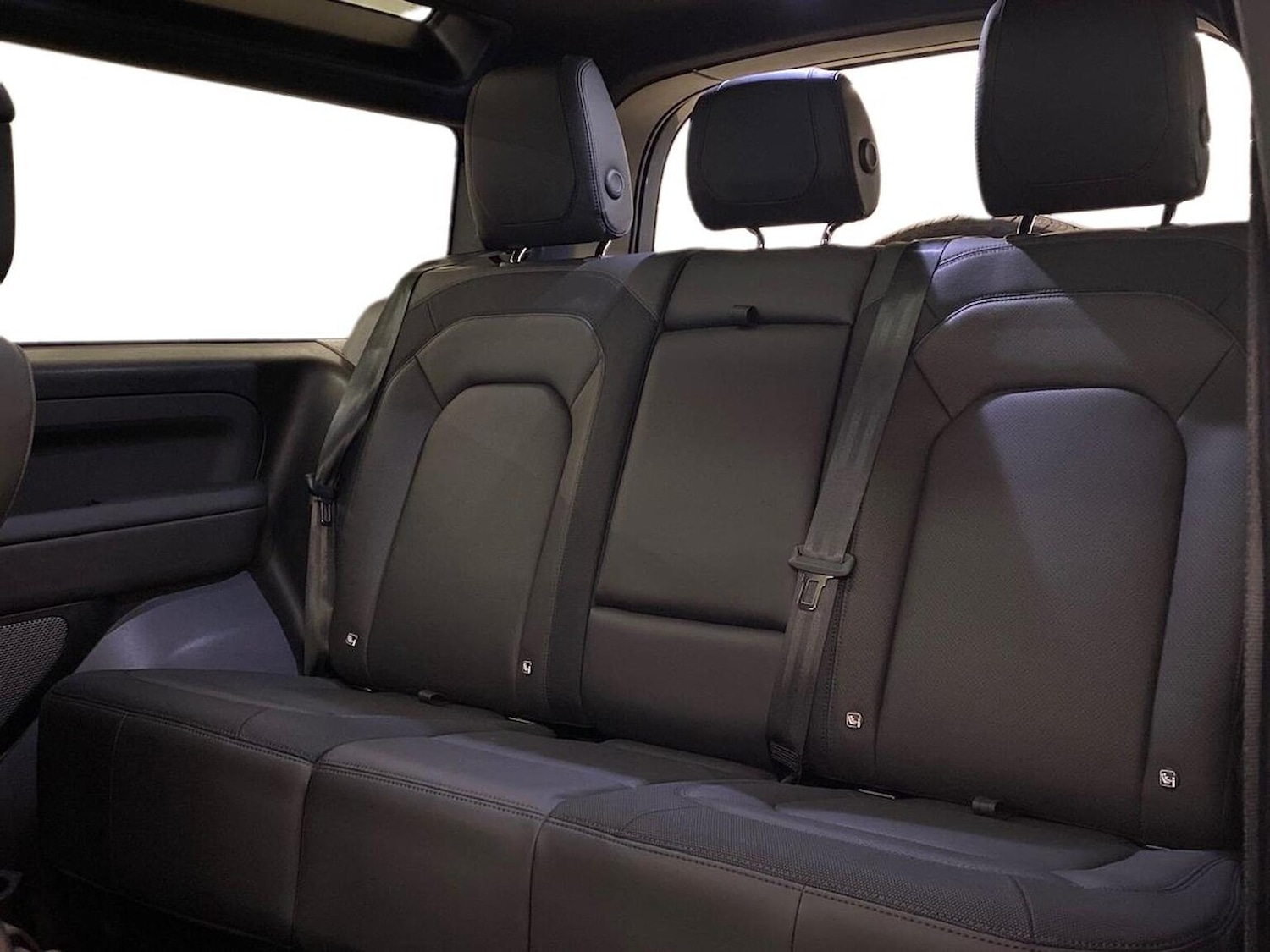 Used Land Rover Defender 2024 for sale - 77489479: Photo 4