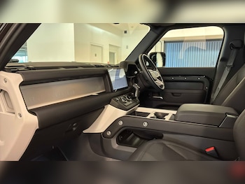 Used Land Rover Defender 2024 for sale - 79296192: Photo