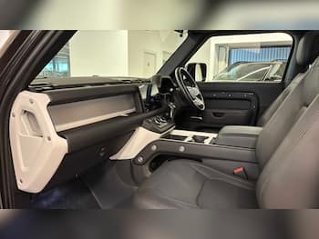 Used Land Rover Defender 2024 for sale - 79739633: Photo