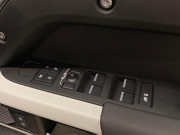 Used Land Rover Defender 2024 for sale - 76030468: Photo 25