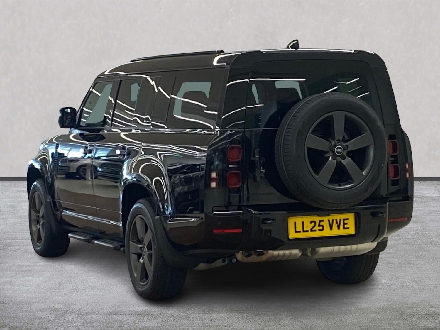 Used Land Rover Defender 2025 for sale - 76365093: Photo 2