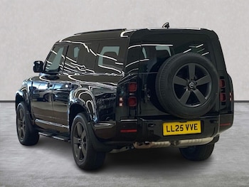 Used Land Rover Defender 2025 for sale - 76365093: Photo
