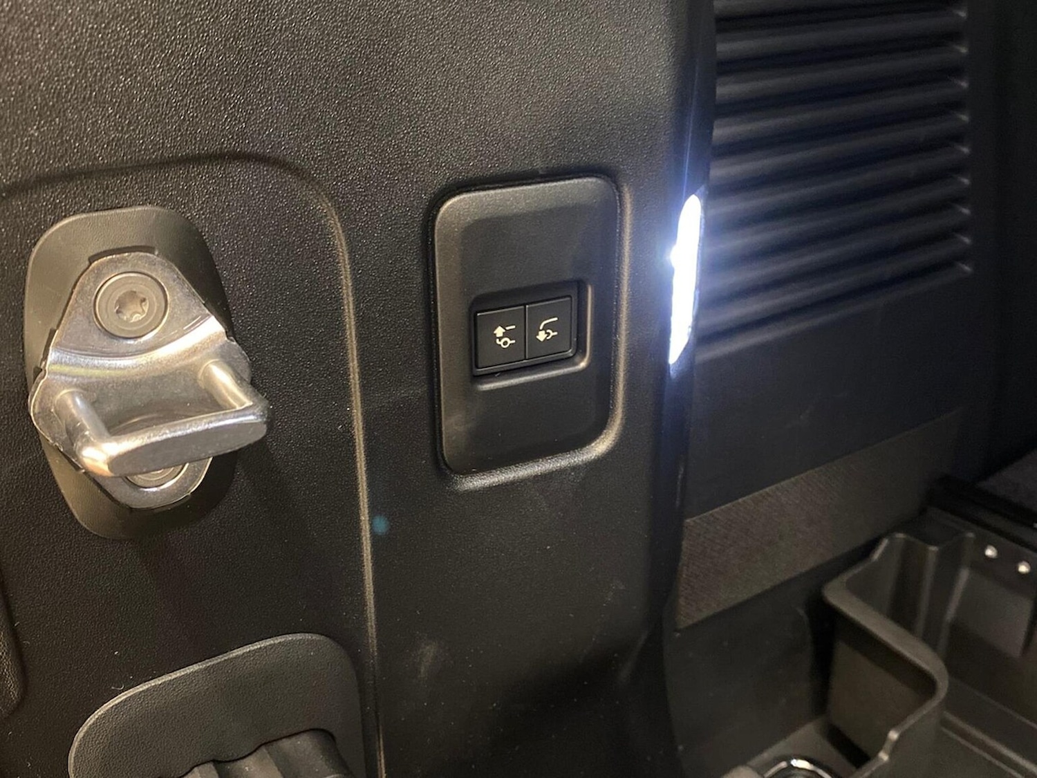 Used Land Rover Defender 2025 for sale - 76365093: Photo 30