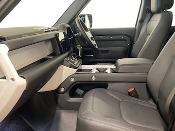 Used Land Rover Defender 2025 for sale - 76365093: Photo