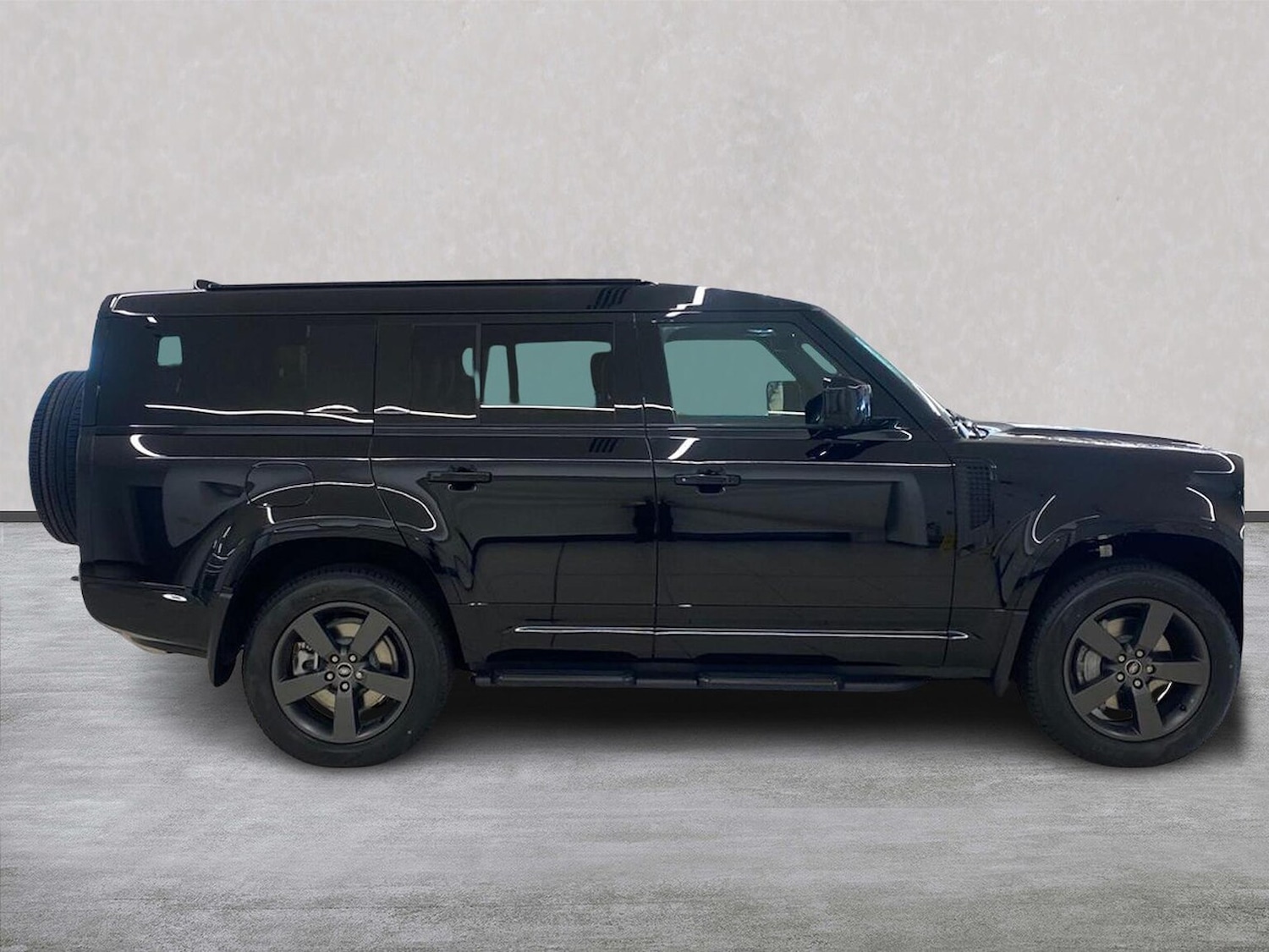 Used Land Rover Defender 2025 for sale - 76365093: Photo 5