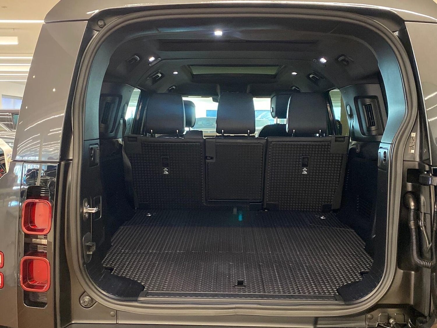 Used Land Rover Defender 2024 for sale - 78191498: Photo 12