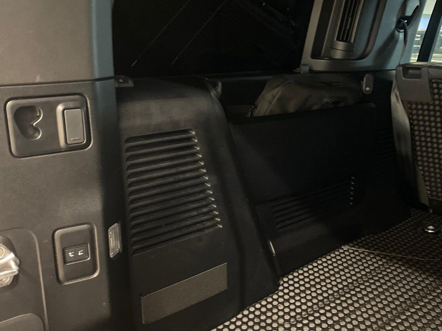 Used Land Rover Defender 2024 for sale - 78191498: Photo 29