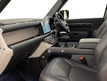 Used Land Rover Defender 2024 for sale - 76320688: Photo