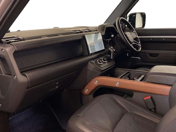 Used Land Rover Defender 2023 for sale - 79307794: Photo