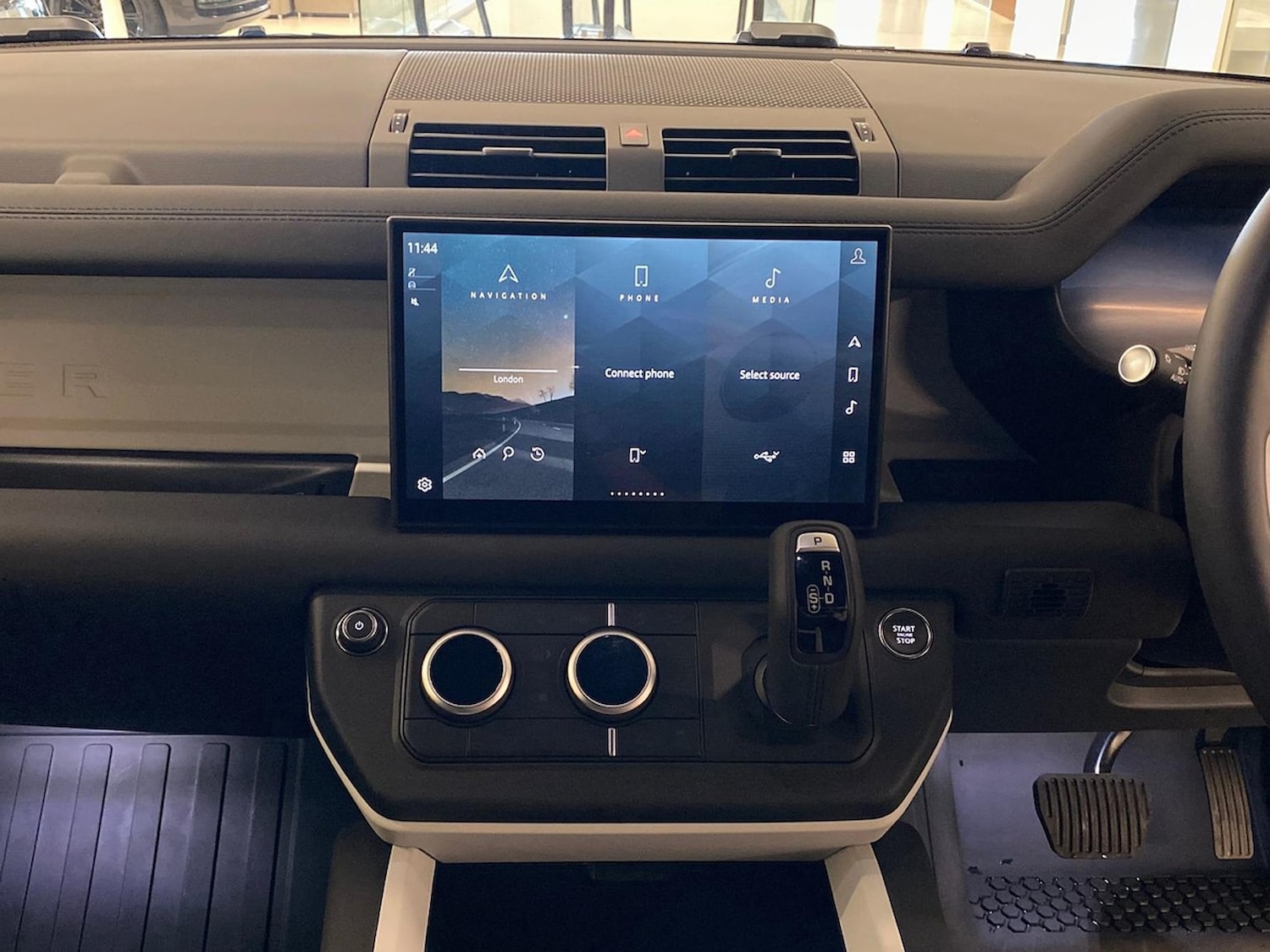 Used Land Rover Defender 2025 for sale - 76741206: Photo 14