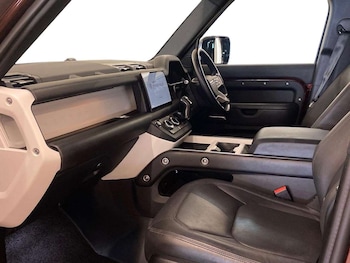 Used Land Rover Defender 2024 for sale - 78310617: Photo