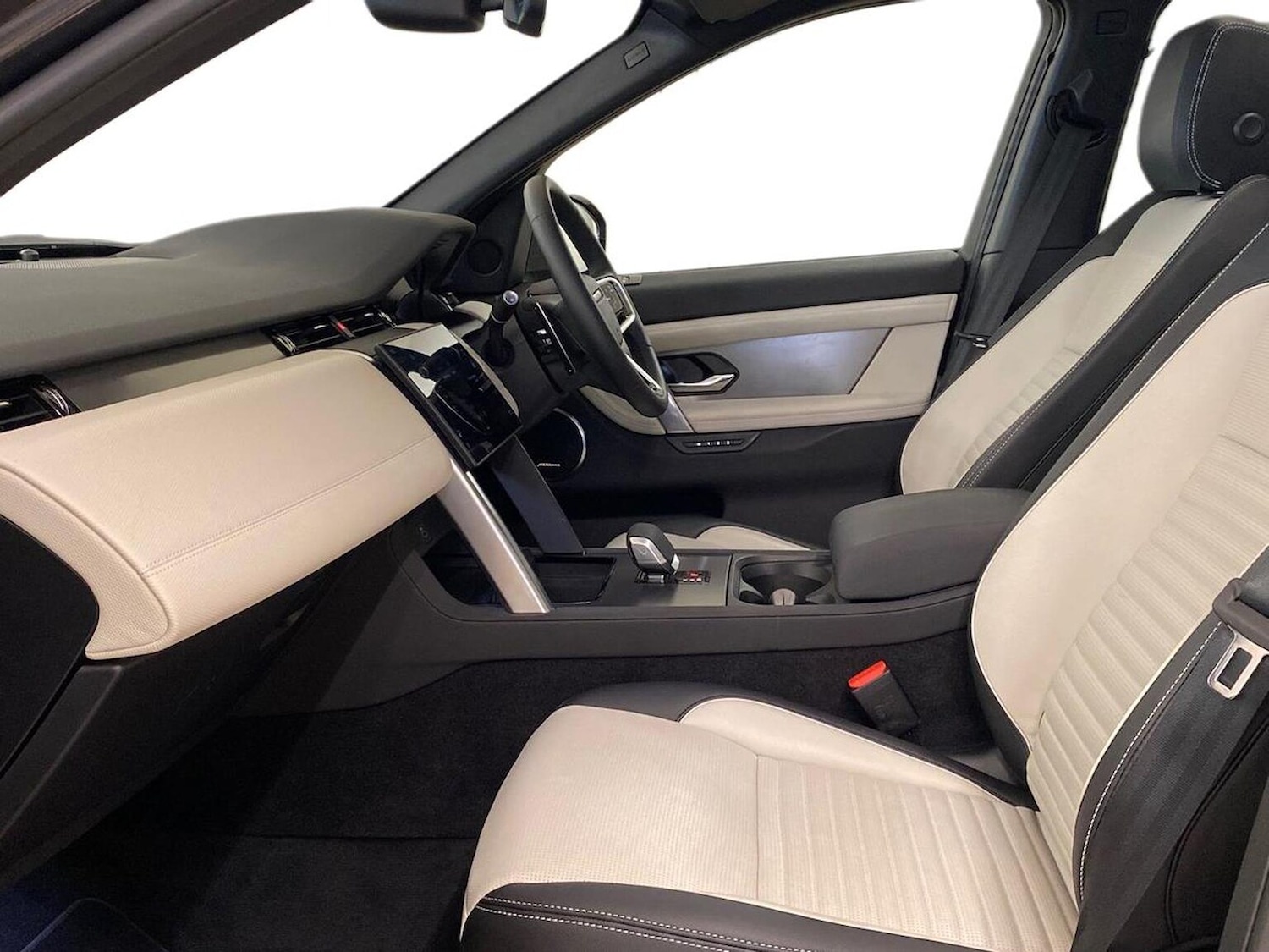 Used Land Rover Discovery Sport 2025 for sale - 76164928: Photo 3