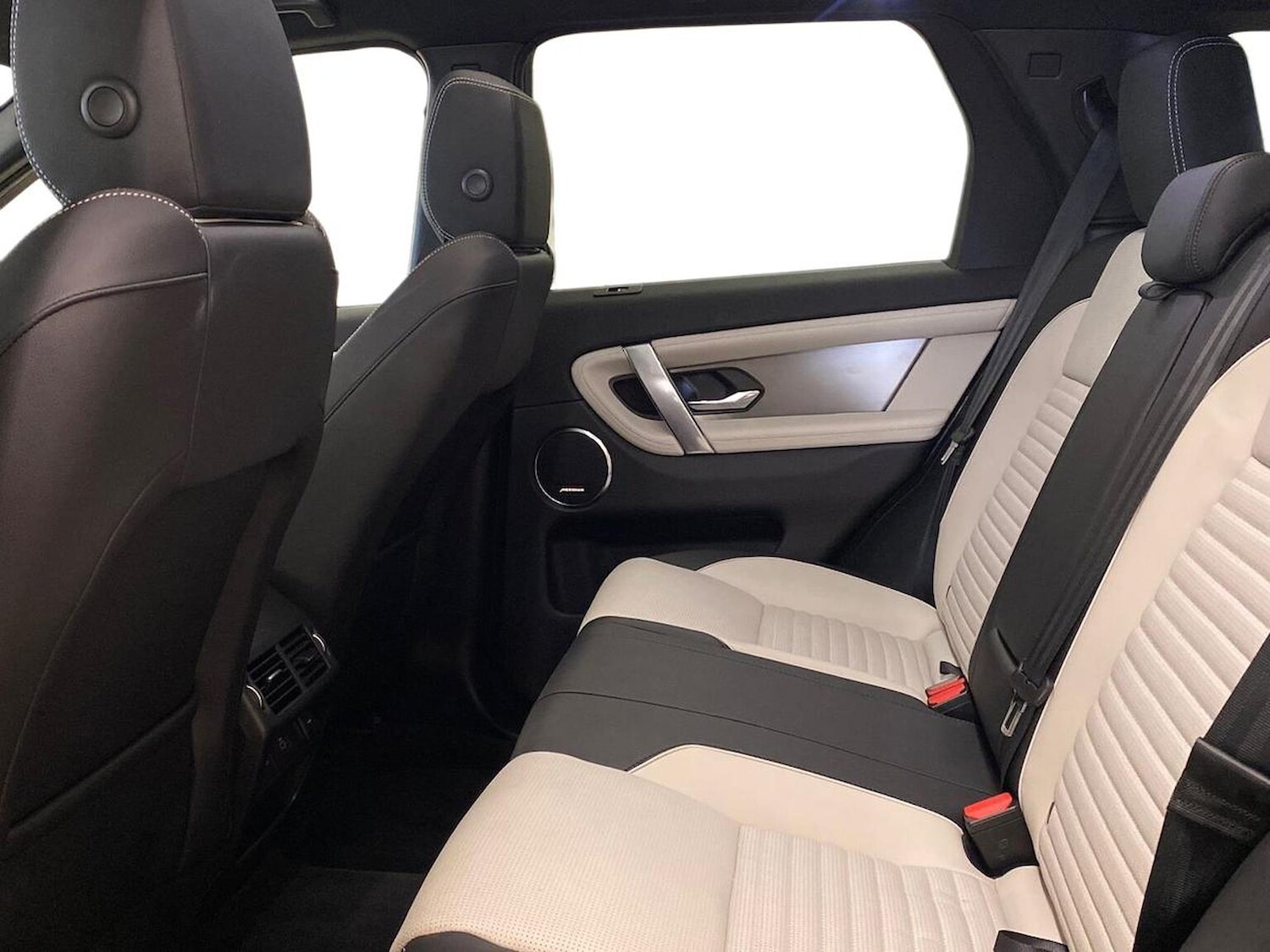 Used Land Rover Discovery Sport 2025 for sale - 76164928: Photo 4