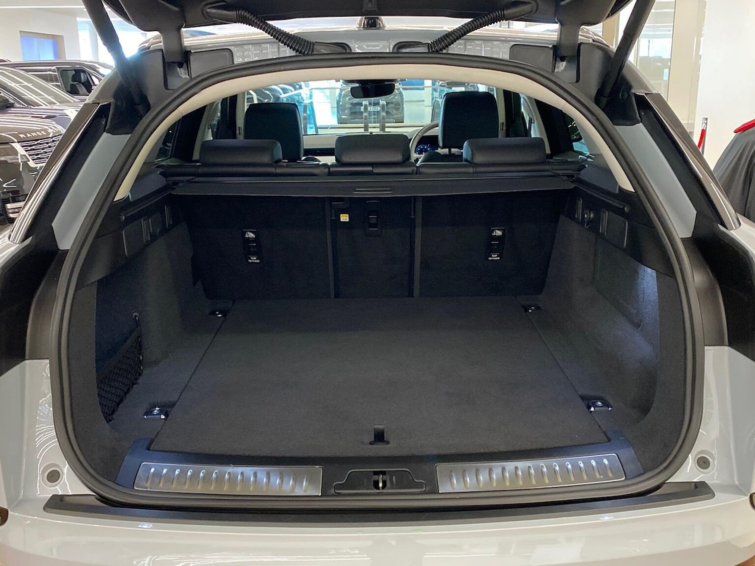 Used Land Rover Range Rover Velar 2024 for sale - 76650251: Photo 10