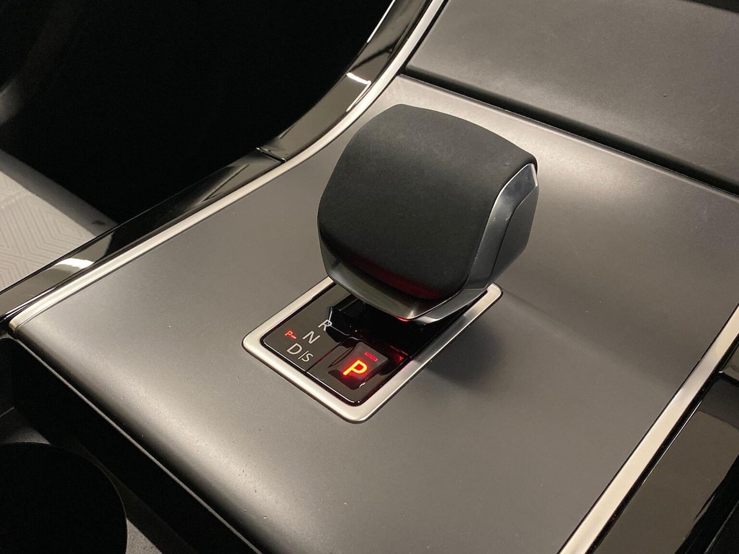 Used Land Rover Range Rover Velar 2024 for sale - 76650251: Photo 13