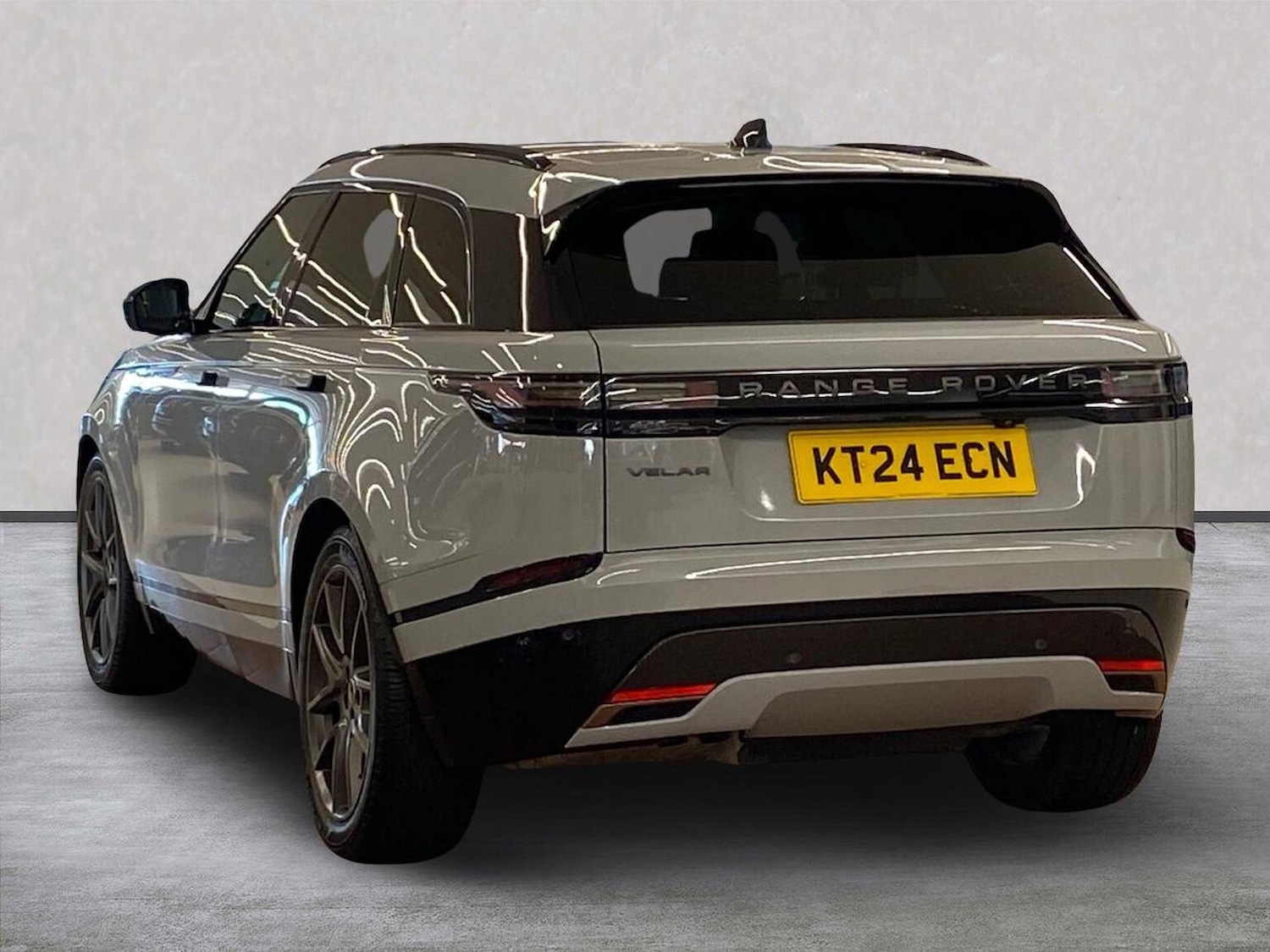 Used Land Rover Range Rover Velar 2024 for sale - 76650251: Photo 2