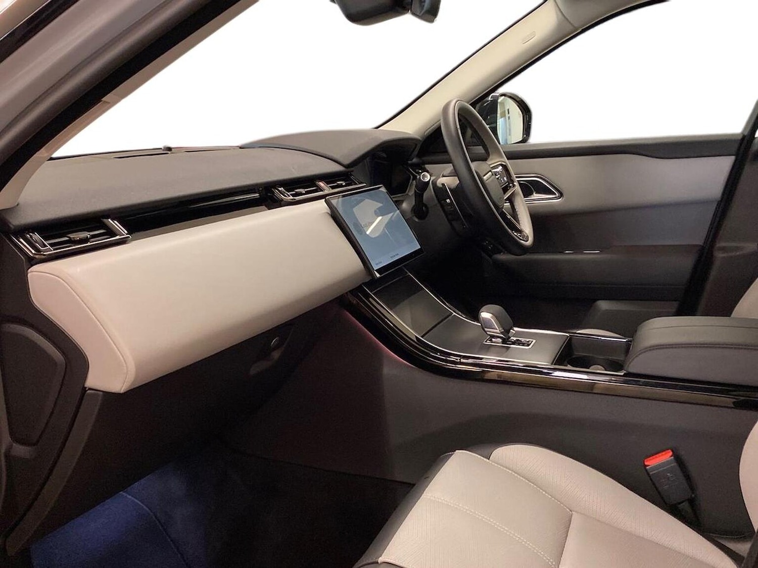 Used Land Rover Range Rover Velar 2024 for sale - 76650251: Photo 3